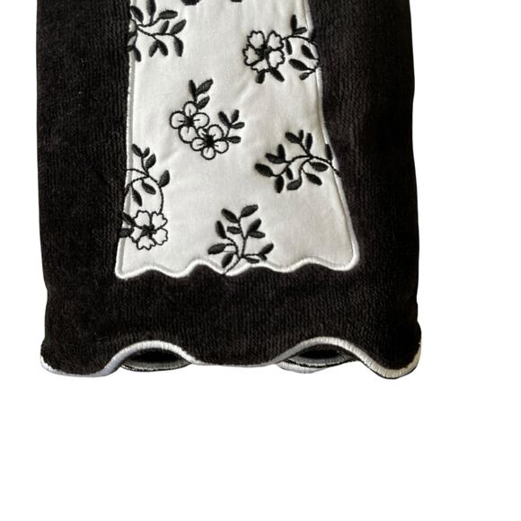 Kassa Decor  Halloween Ghost Hand Towels 18x28 Plush Black & White Set of 2 New - Picture 7 of 10